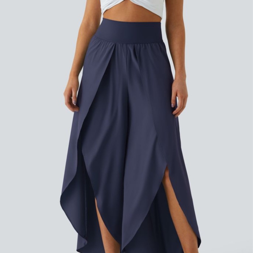 NWT HALARA Navy flowy Yoga pants